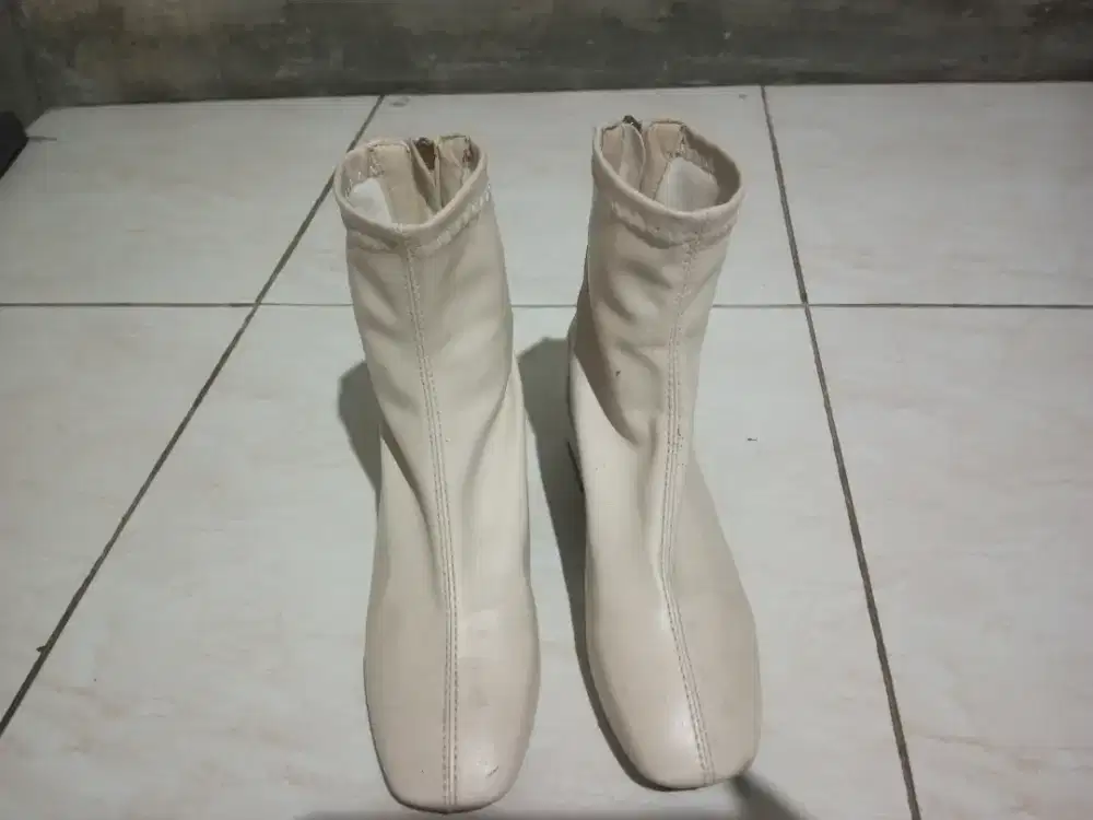 Sepatu boots wanita