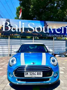 Mini Cooper 3 Doors F56 Rare Color.