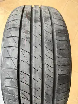Ban dunlop LM 705 235/50-18 kondisi 99%