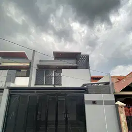 rumah baru modern tropis ukuran 7,5x20 di kebraon