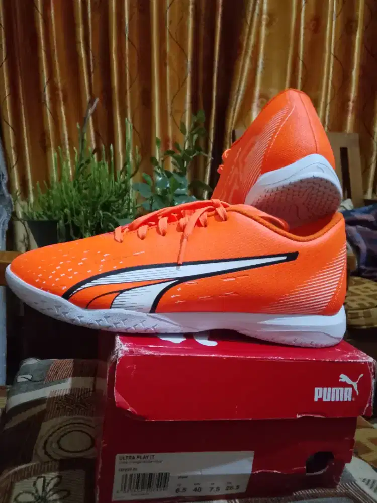 Sepatu Futsal Puma Ultra Play It ORI ukuran 40