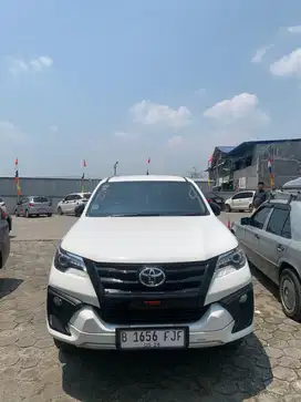 Toyota fortuner vrz trd 2.4 diesel