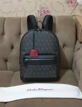 Like new.tas ransel salvatore feragamo