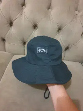 Like new.topi bilabong size xl