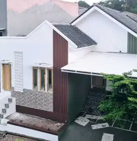 Dijual Rumah Semi Furnished di Kencana Loka BSD, Tangerang Selatan