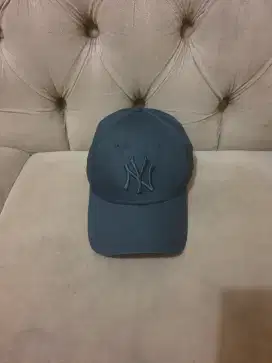 Like new.topi new era size L