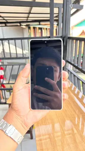 SHARP AQUOS SENSE 8