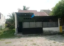 RUMAH DI KELURAHAN BANARAN, BABAT LAMONGAN
