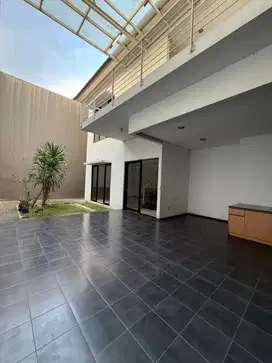 Rumah Minimalis Modern dalam Cluster Eksklusif di Singgasana Pradana