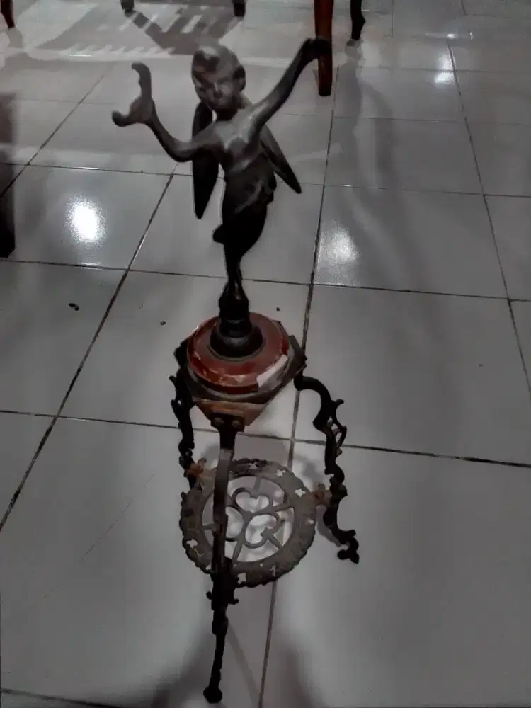 Patung Logam Malaikat