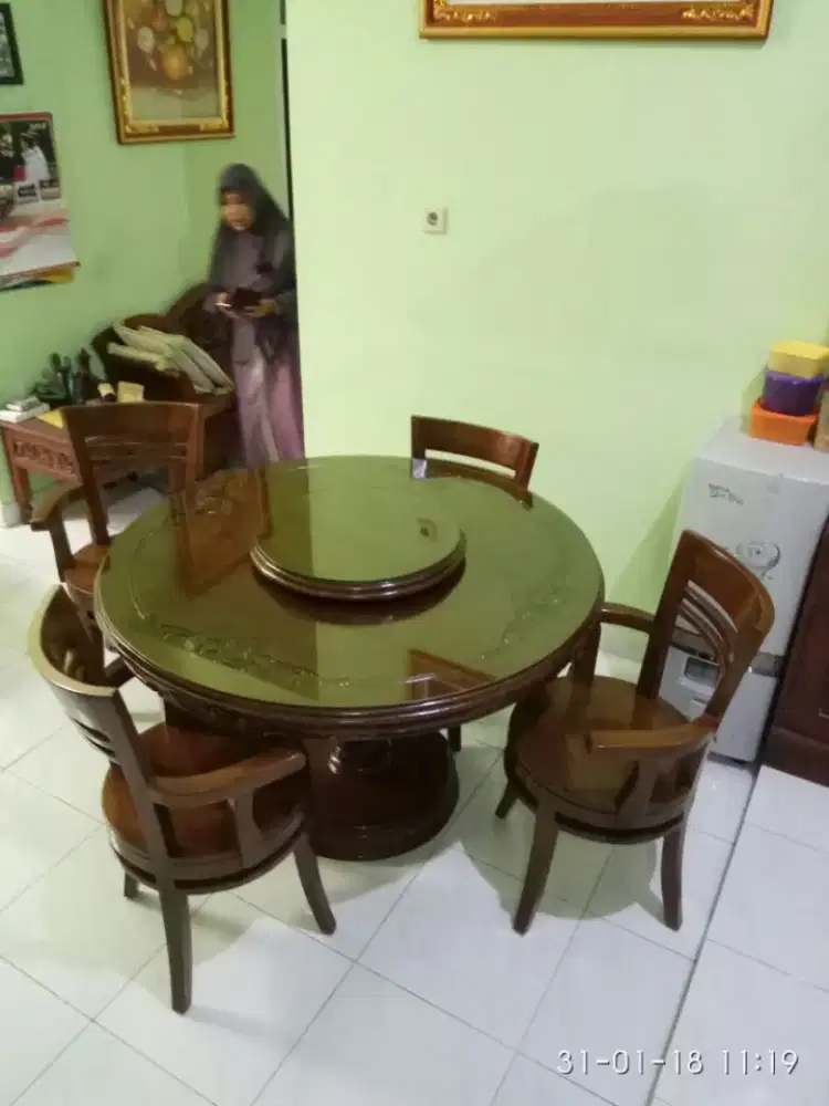 Meja makan bulat kursi 4 jati