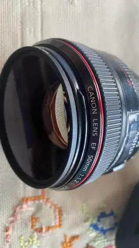 Canon 50mm 1.2 ada minus