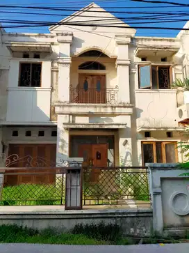 DIJUAL RUMAH SIAP RENOVASI DIKELAPA GADING DI LOKASI STRATEGIS