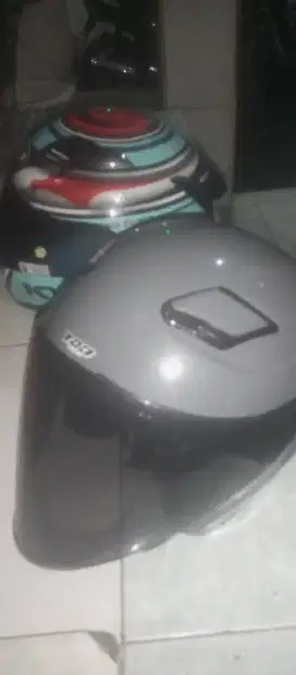 Dijual aja helm dua duanya
