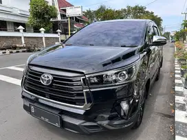 Innova Venturer Diesel Matic 2022 KM 35rb, mulus terawat istimewa