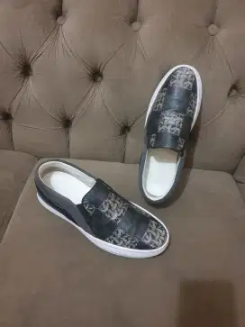 Mulus.authentic sepatu lv slipon size 41