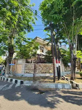 Strategis Ramai dekat Madam Chang Rumah Usaha di Raya Darmo Permai 1