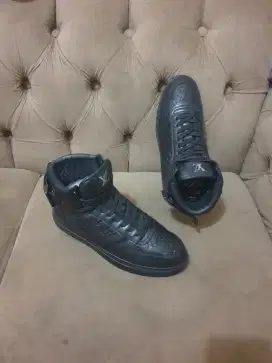 Mulus.authentic sepatu louis vouitton size 42