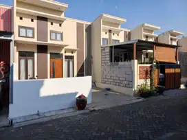RUMAH SIAP HUNI 2 LANTAI HARGA 1 LANTAI DEKAT EXIT TOL LAWANG