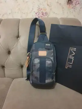 Mulus.authentic body bag tumi selempang