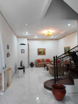 Turun Harga 500 Juta! Rumah 3 Lantai di Villa Permata Gading