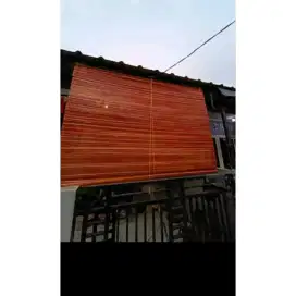 Second bekas tirai kerai bambu warna merah 2x2 m