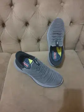 Mulus.authentic sepatu skecers size 43