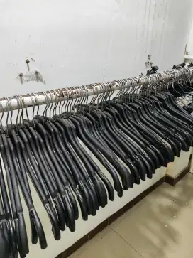 Hanger baju dan celana