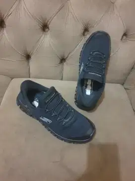 Mulus.authentic sepatu skecers size 41