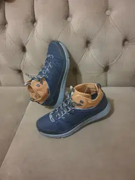 Mulus.authentic sepatu quchua size 42