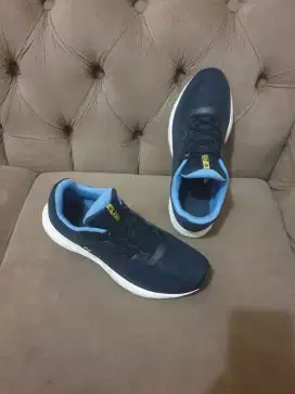 Mulus.authentic sepatu new balance size 44 snakers