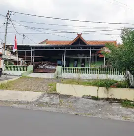 Dijual Cepat Rumah Posisi Hook Pinggir Jalan Daerah Puspowarno, Puspon