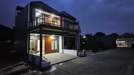 Rumah Kokoh dan megah 2lantai pinggir jalan raya jatiwarna