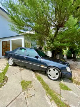 Mercedes Benz E220