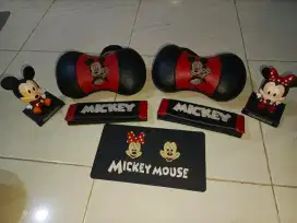 1 set bantal leher mobil mickey mouse