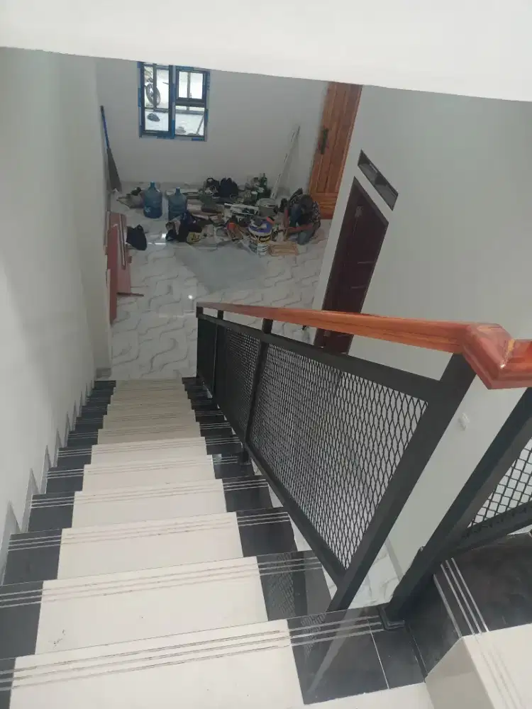 Reiling tangga pegangan kayu