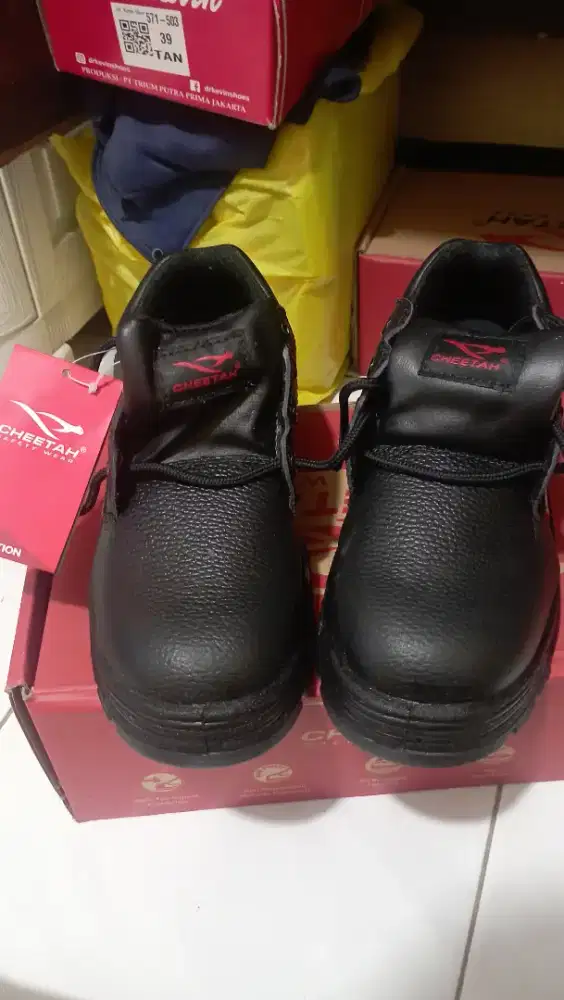 Sepatu safety cheetah
