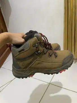 Sepatu Gunung Consina Size 38