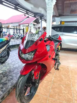 Dijual Kawasaki Ninja 250cc karbu 2010