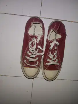 sepatu converse red