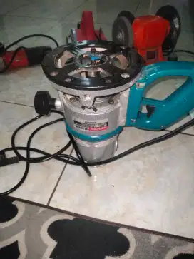 Mesin profil modern, masih mulus banget