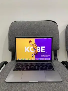 MacBook Pro 2017 i5/16/256GB