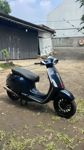 Jual cepat vespa matic sprint 3v 2016 surat lengkap pajak panjang