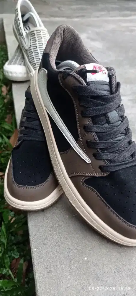 Dijual sepatu premium merk Nike Air jordan travis scott mocha size 45.