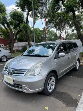 Nissan GL Ultimate 1.5 AT Istimewa