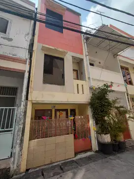 RUMAH SIAP HUNI 3 LANTAI PADEMANGAN TIMUR
