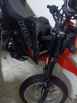 JUAL CEPAT MOTOR KLX 150SM MILIK PRIBADI