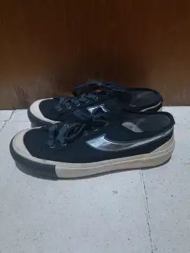 Sepatu tali compass (kondisi mantap)