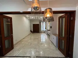 Rumah 2 Lantai Berlokasi Di Jl. Kayu Putih