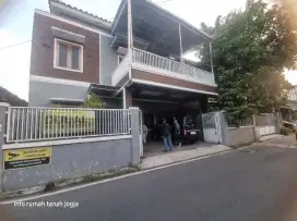 Jual rumah dua lantai dekat gedongkuning